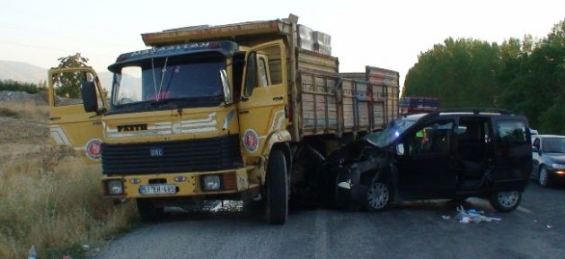 Konyada Kamyon Le Kamyonet Arp T Yaral Trabzon Haber Sayfasi