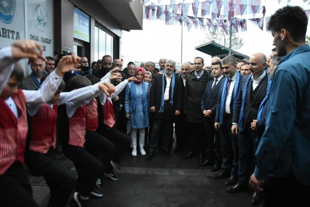 Ramazan Bayramı dolayasıyla memleketi Trabzon’a gelen Ulaştırma ve Altyapı Bakanı Adil Karaismailoğlu, partisinin Hamamizade İhsanbey Kültür Merkezindeki bayramlaşmanın ardından önce Uzunsokak ve Kunduracılar Caddesi ardından ise Batı’daki 5 ilçede çeşitli ziyaretler gerçekleştirdi.