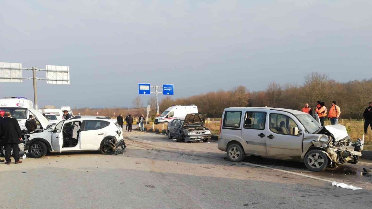 Aniden Yola çıkınca Zincirleme Kazaya Neden Oldu: 6 Yaralı - TRABZON ...