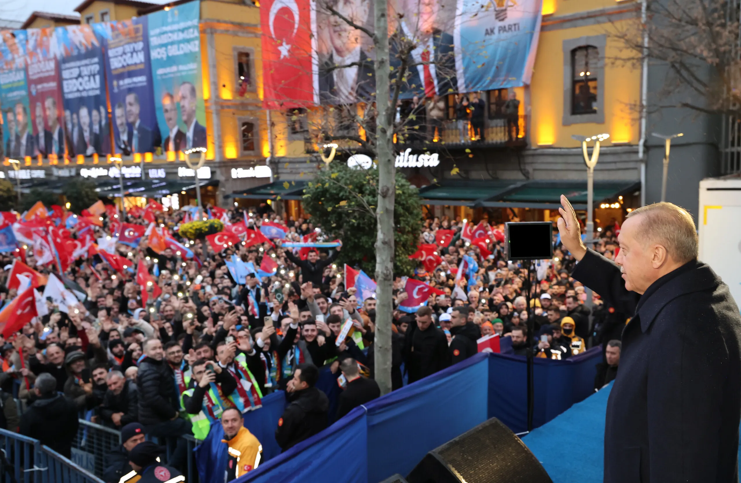 cumhurbaskani-ve-ak-parti-genel-baskani-erdogan-trabzon-mitinginde-konustu-1_7fd6d13-scaled