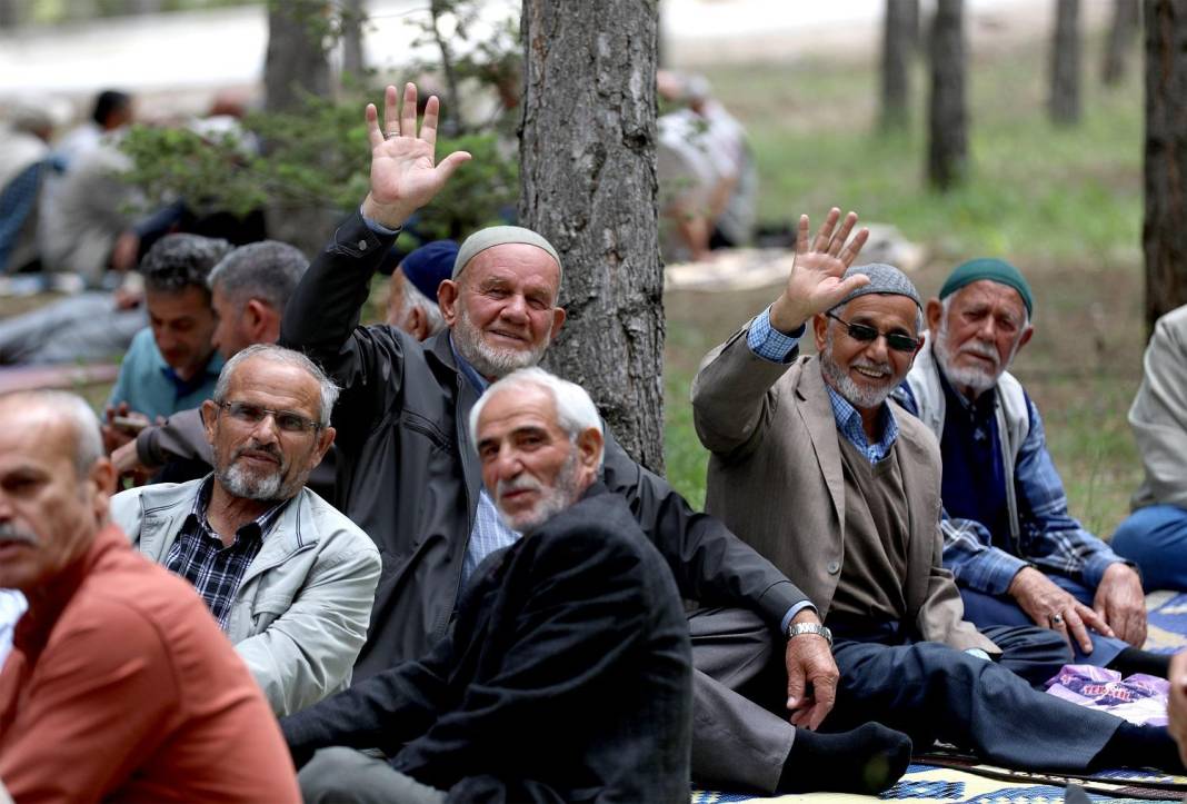 Karatay Belediyesi Emekli Konagi Sakinlerini Piknikte Bulusturdu Jpg 1500