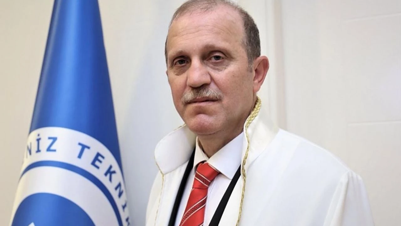 Rektor Hamdullah Cuvalci Milli Iradenin Yanindayiz 0109F