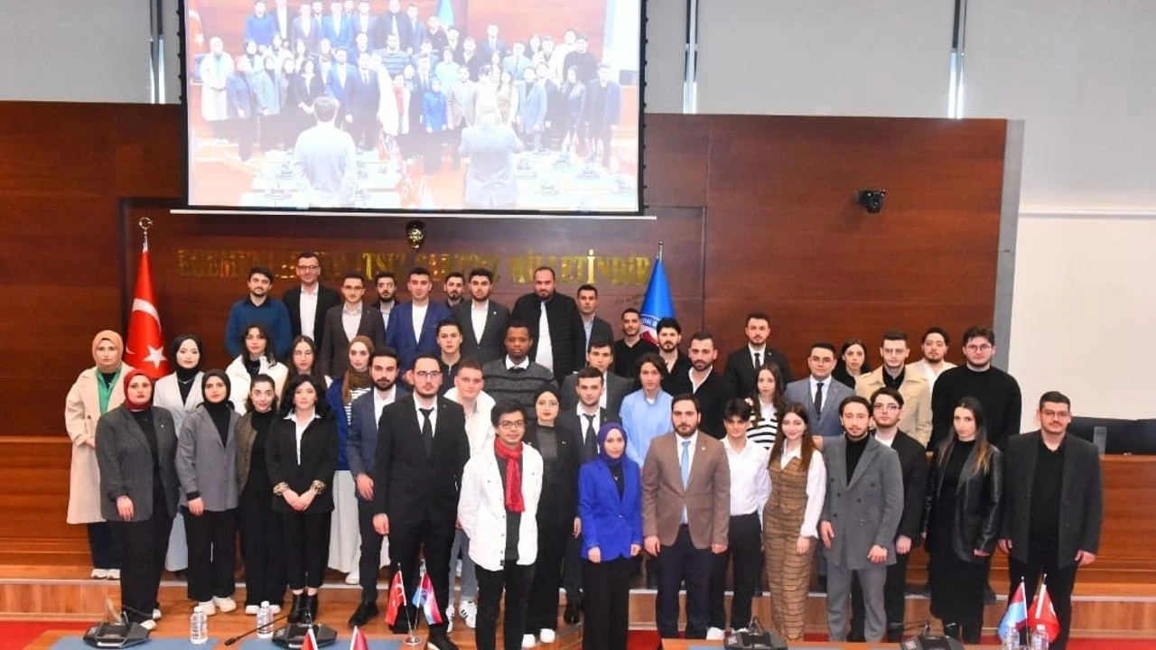 Trabzonda Genclik Meclisi Kuruldu Baskan Aydin Secildi