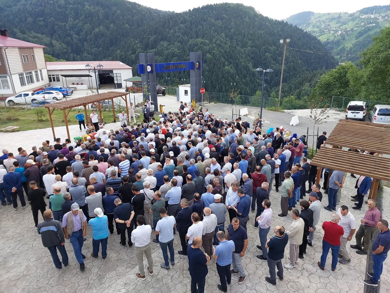 530823744 24058976480411768 3242079276520885927 N