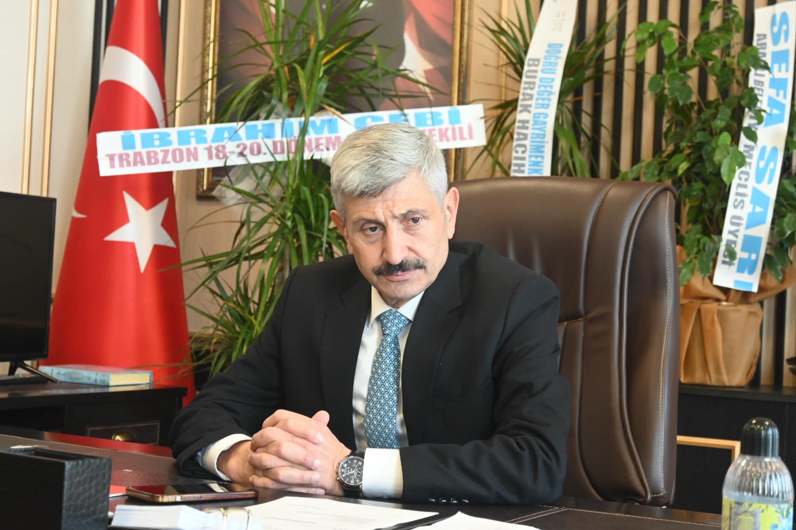 Arakli Belediye Baskani Doktor Huseyin Avni Coskun Cebi Belediye Bayramlasma 4