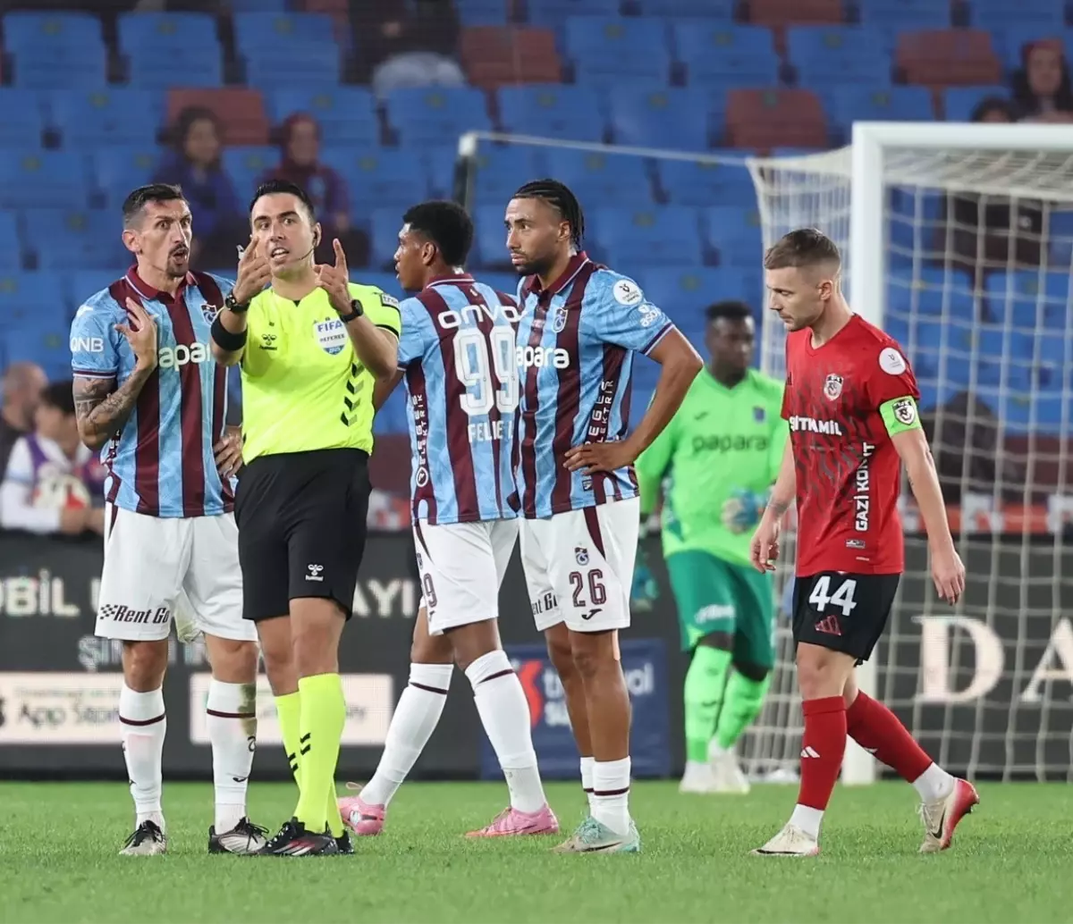 Trabzonspor Dan Arda Kardesler Isyani 19070796 Amp