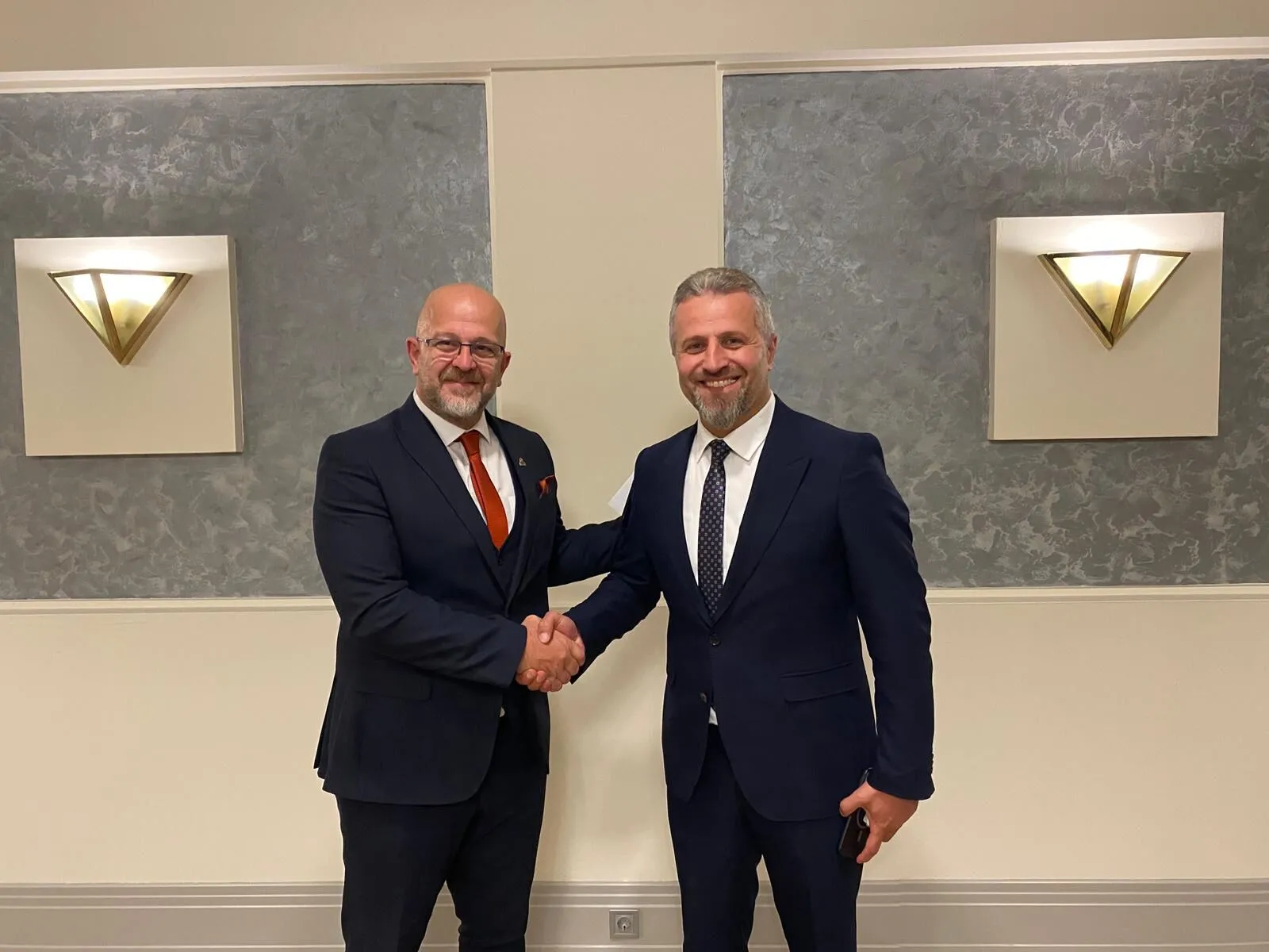 A30F027A Ae8F 46A1 B9A3 580097D8Ecdf (1)