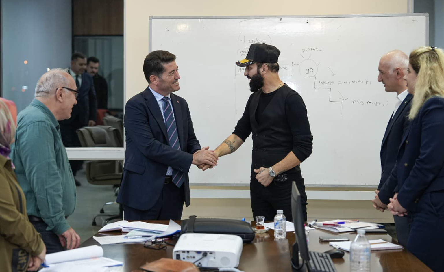 Ekran Resmi 2025 11 08 11.22.08