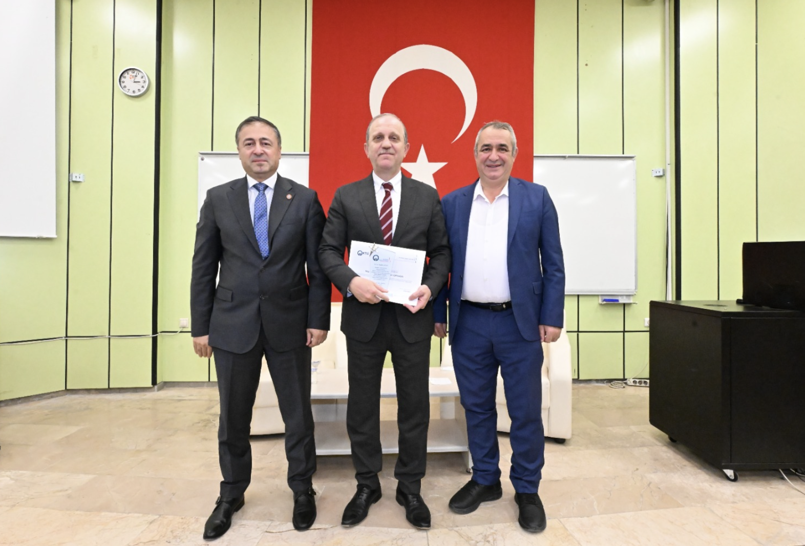 Ekran Resmi 2025 11 12 18.42.36