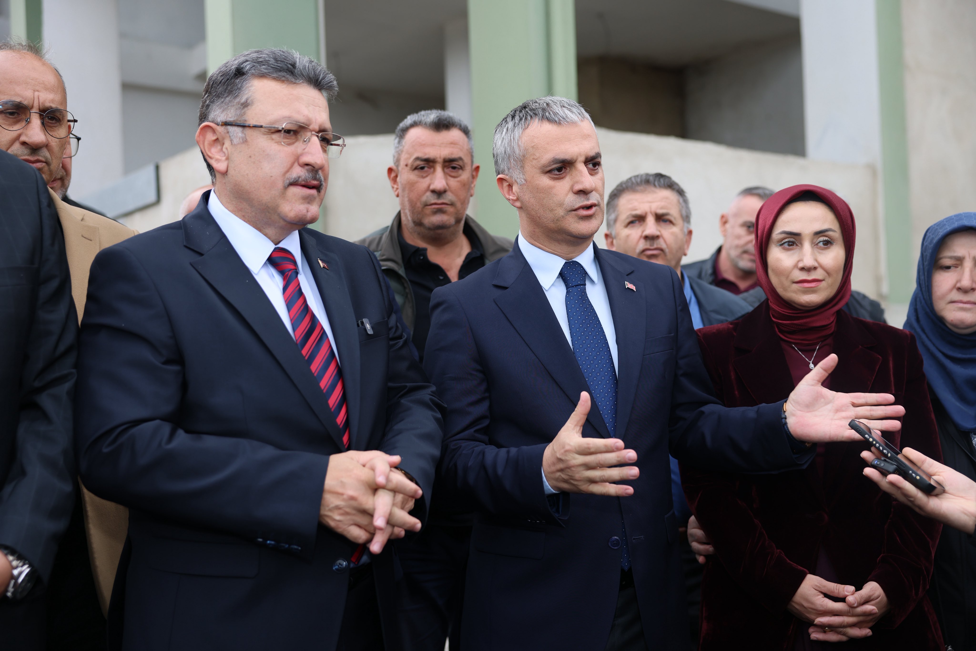 G4 X U6N W M A A E W F4