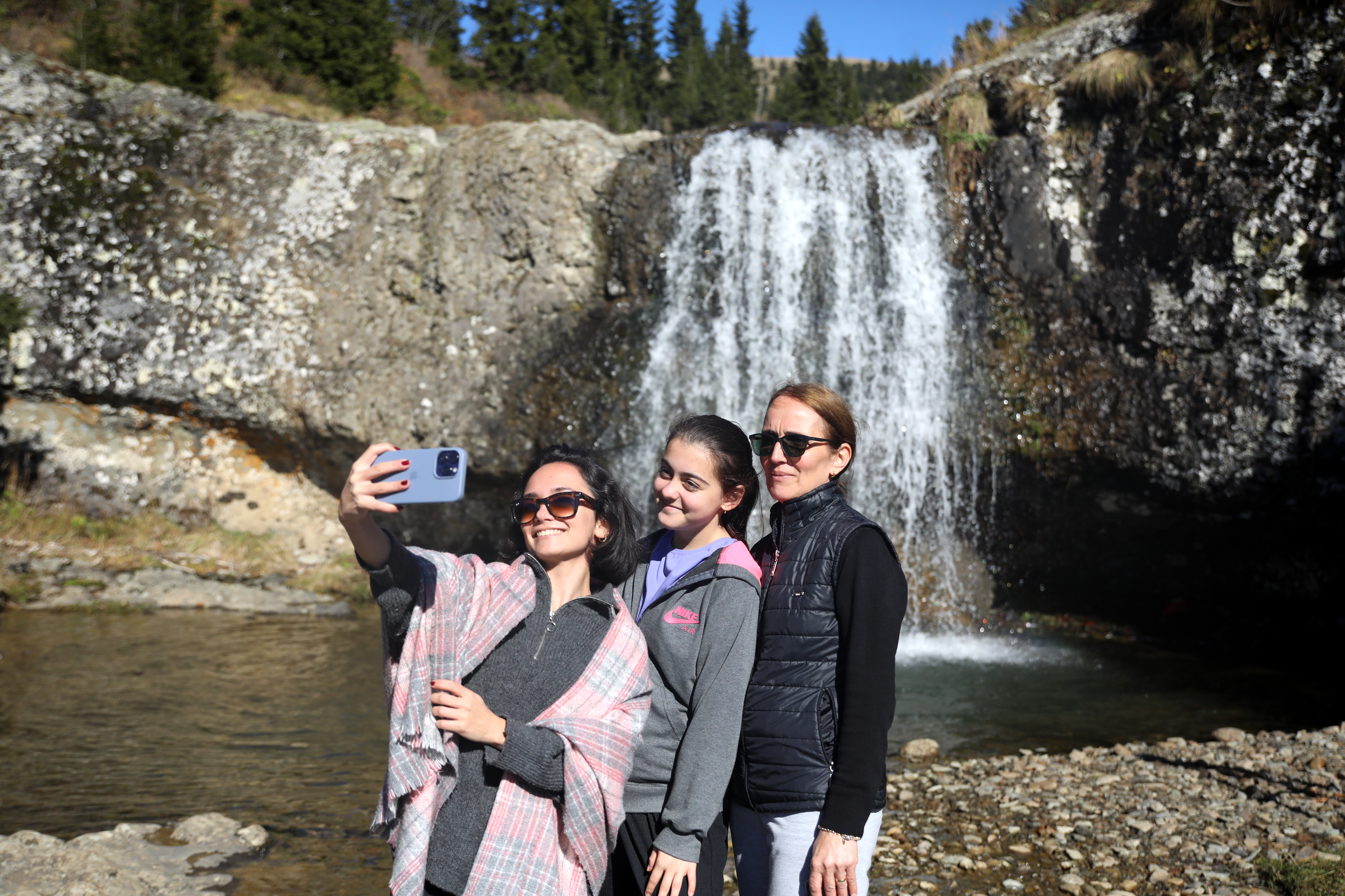 T R A B Z O N K A R A D E N I Z’ D E D O G A S O L E N I Z I R V E 996882 295719