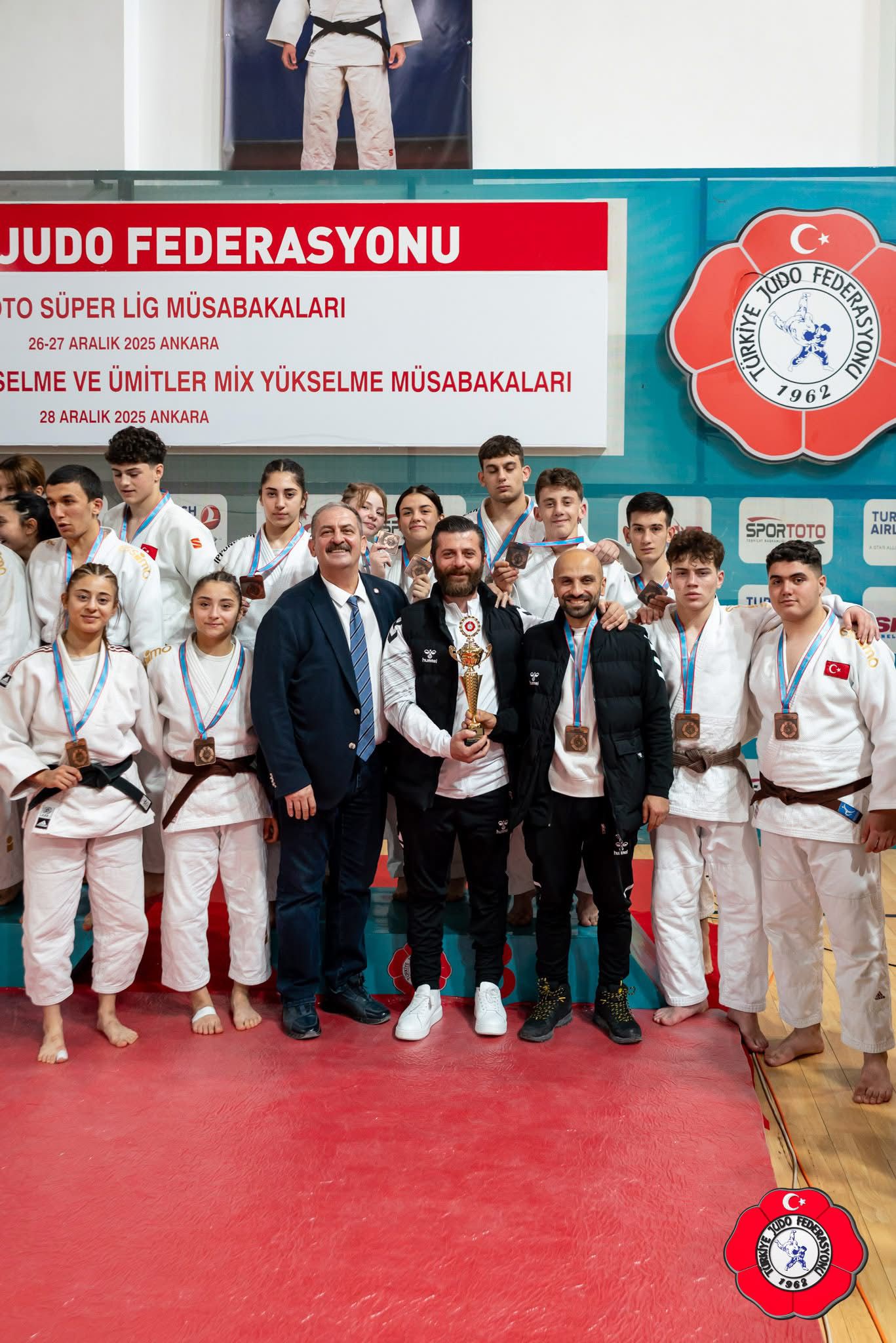 709626Ae E668 41C4 8727 E90E91Aefbf8