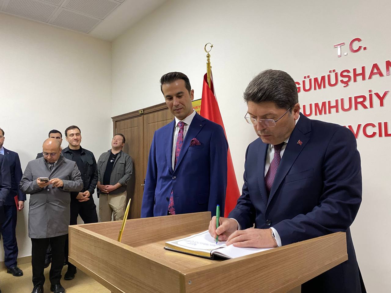 B A K A N T U N C T U R K I Y E Y U Z Y I L I N I A D A L E T I N 1048110 311013