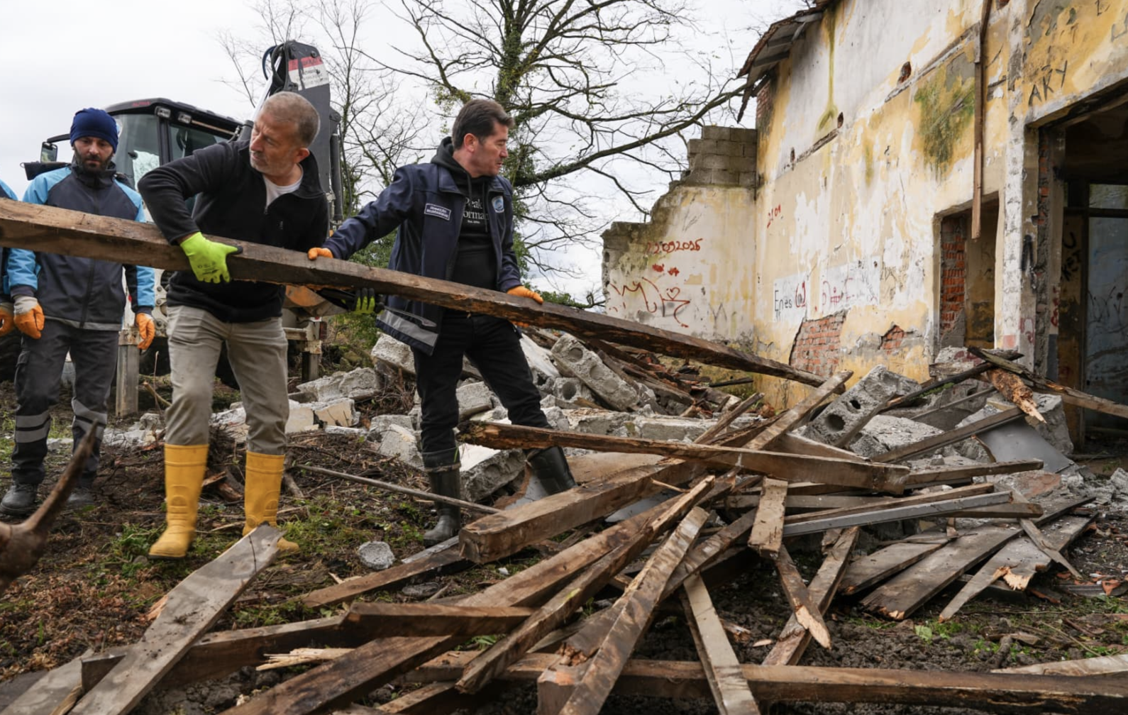 Ekran Resmi 2025 12 15 12.25.01