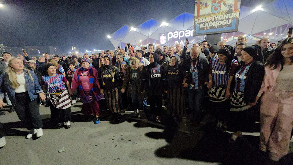 K A R A D E N I Z K A D I N I N I N Y A Y L A D A N S T A D Y U M A U Z 1043197 305971