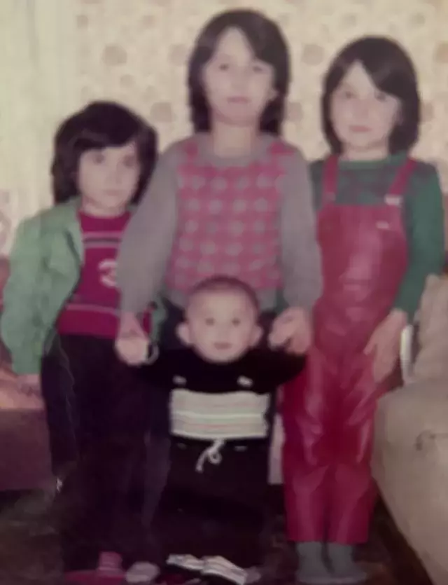 4 Kardesten 2 Sinin Babasi Baskasi Cikti Butun 19421738 248 M