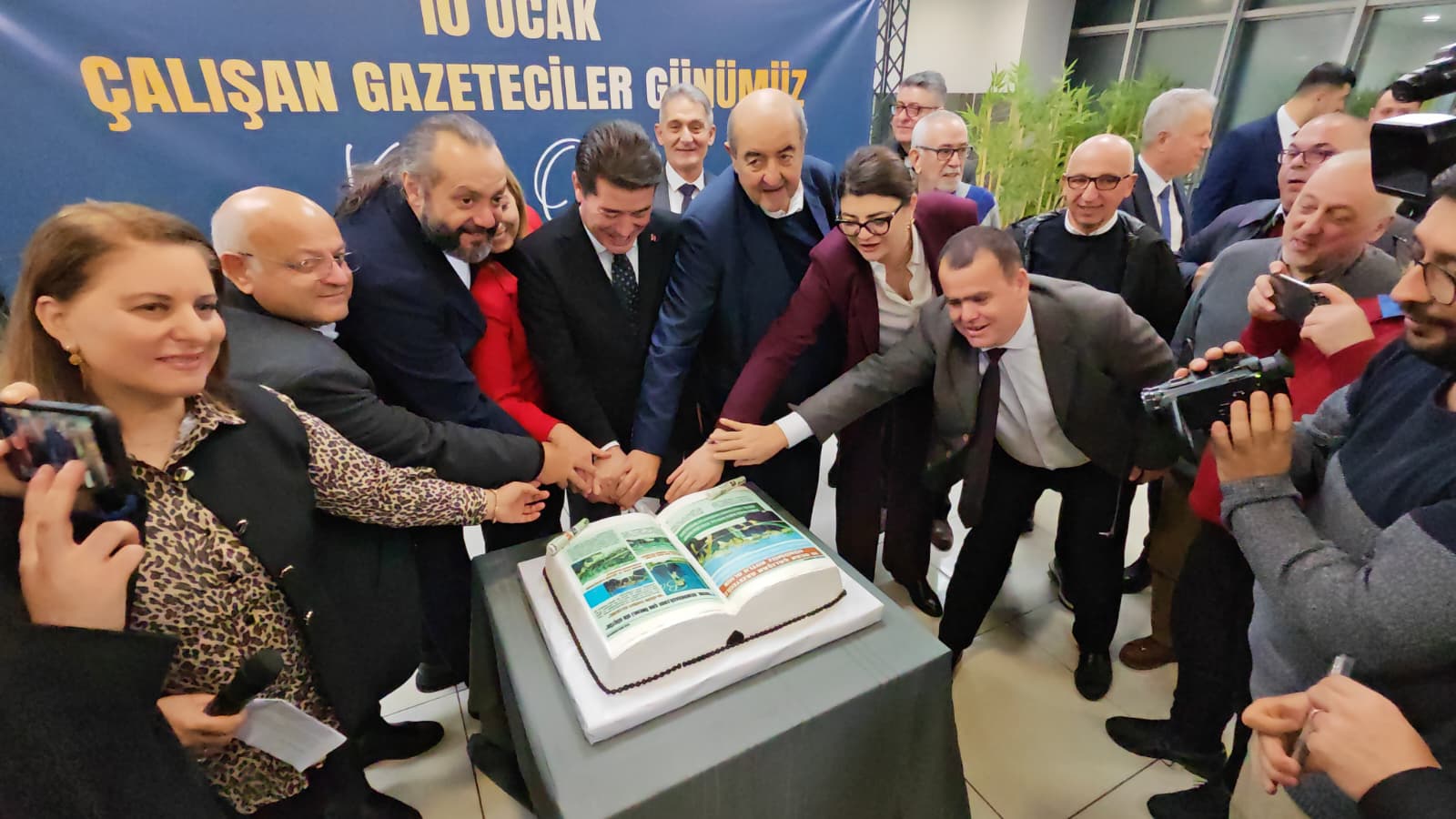 9A2D3260 655A 4953 855F Bb54343F0205