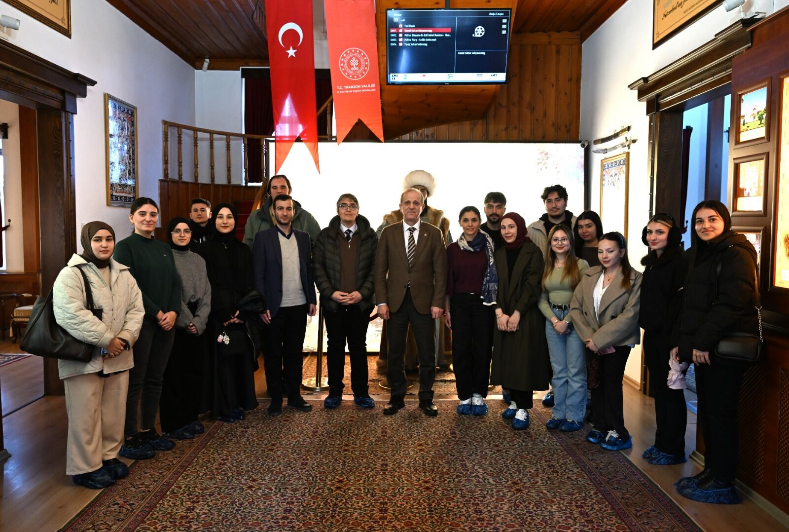 09A13301 9863 4B18 912C F9Cdd1835C27