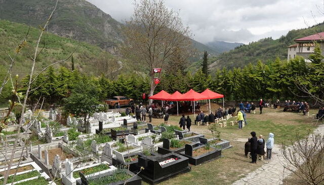 3873519 F3Fdd3C72F1E1202245Bba0C84A40D75 640X640