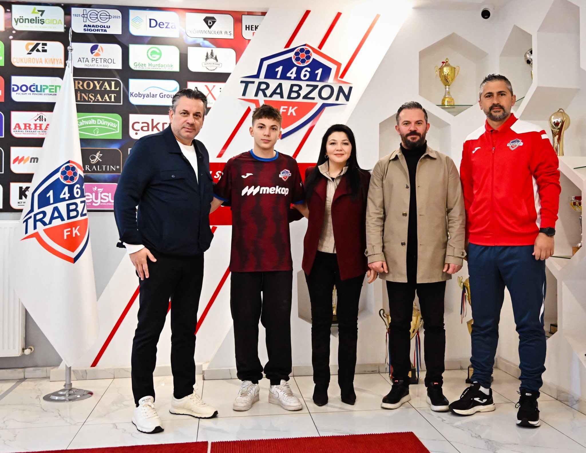 H Ee9C E Qa A A Azqf0