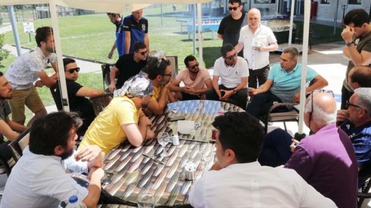 Fenerbahçeli futbolcular, mangal partisinde buluştu