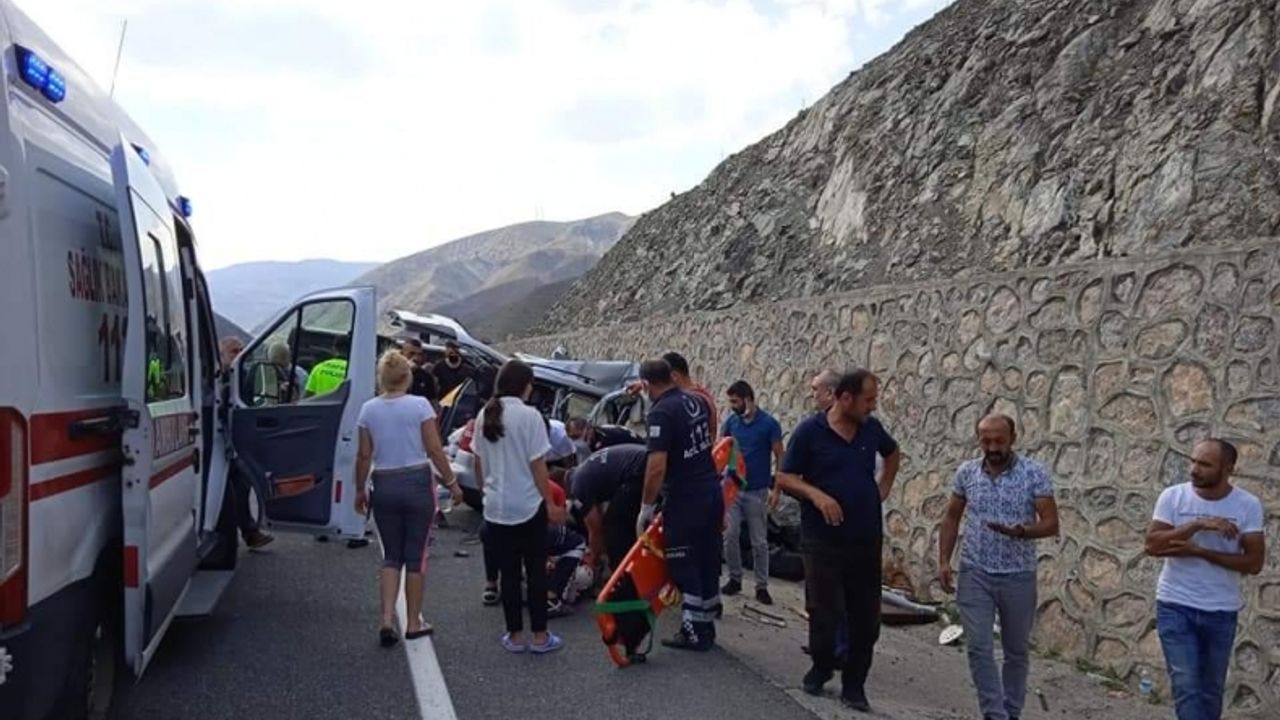 Erzincan’da Trafik Kazası: 2’si Ağır 4 Yaralı - TRABZON HABER SAYFASI