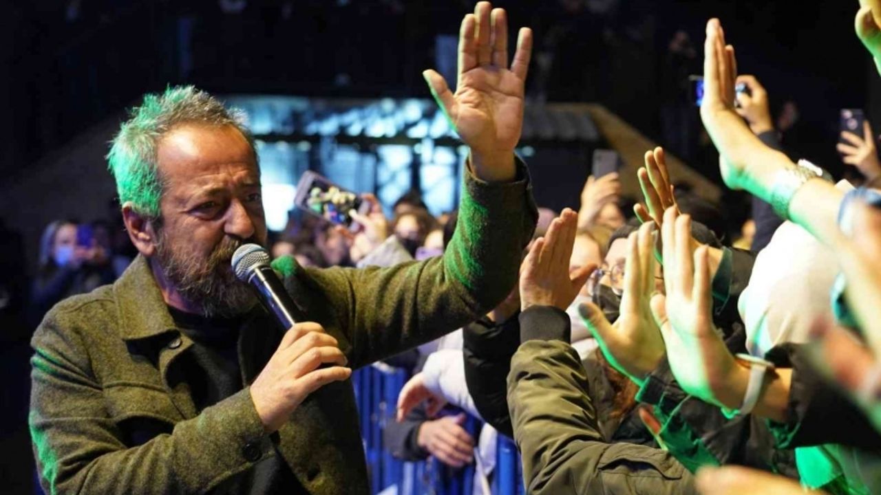 Bilecik’te cumhuriyet coşkusu fener alayı ve Feridun Düzağaç konseri ile taçlandı