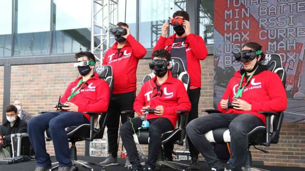 Cumhuriyet Kupası Drone Yarışları nefes kesti