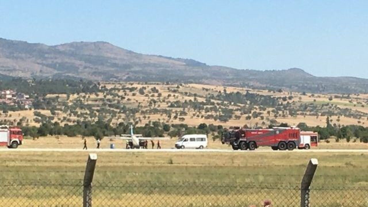 Piste iniş yapmak isteyen uçağın ön tekeri koptu - TRABZON HABER SAYFASI