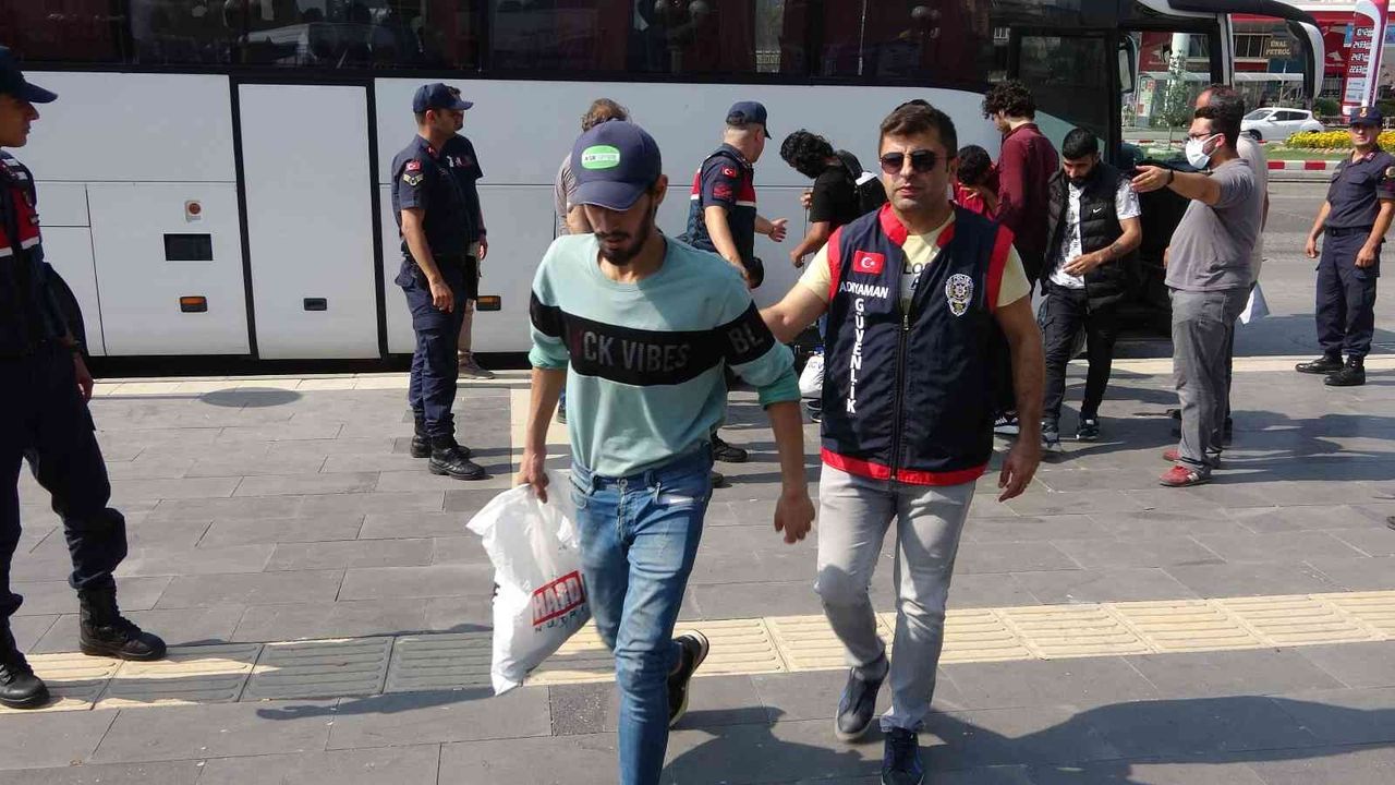 Adıyaman’da 76 kaçak göçmen yakalandı