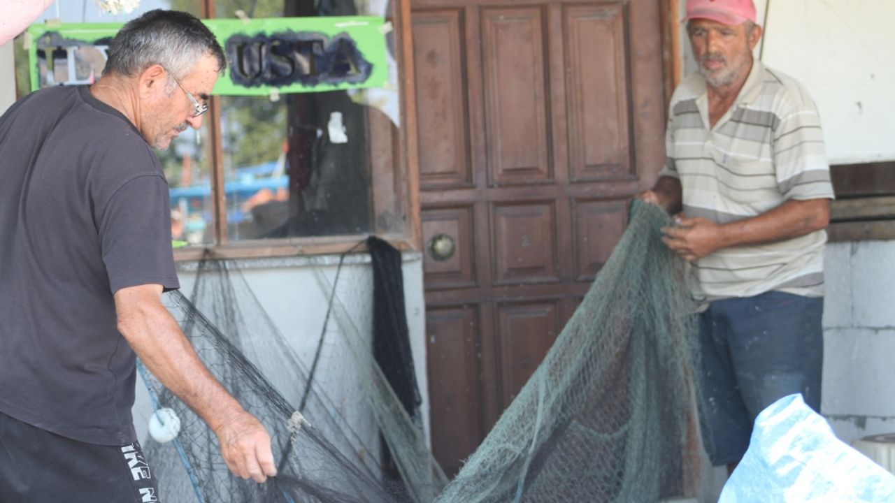 Düzce ve Kocaeli'de balıkçılar "vira bismillah" demek için gün sayıyor