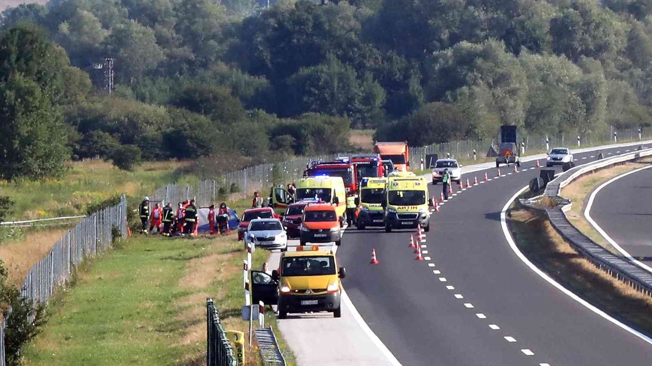 Hırvatistan’da yolcu otobüsü devrildi: 12 ölü, 31 yaralı