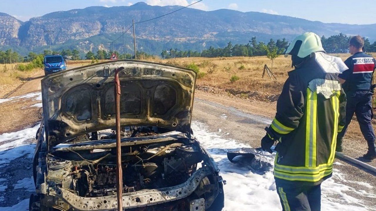 Kadın sürücü yanan araçtan son anda kurtuldu