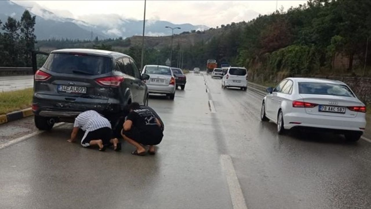 Karabük'te otomobil ile cip çarpıştı, 6 kişi yaralandı