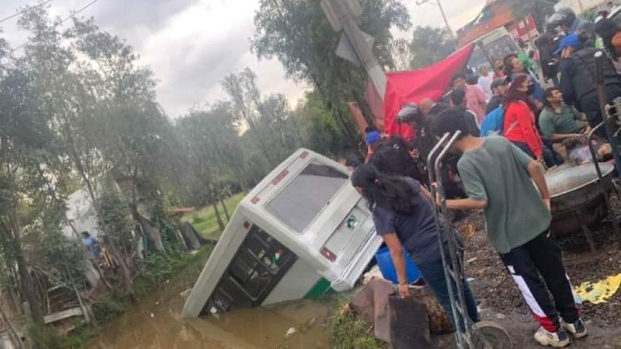 Meksika’da minibüs su kanalına düştü: 7 yaralı