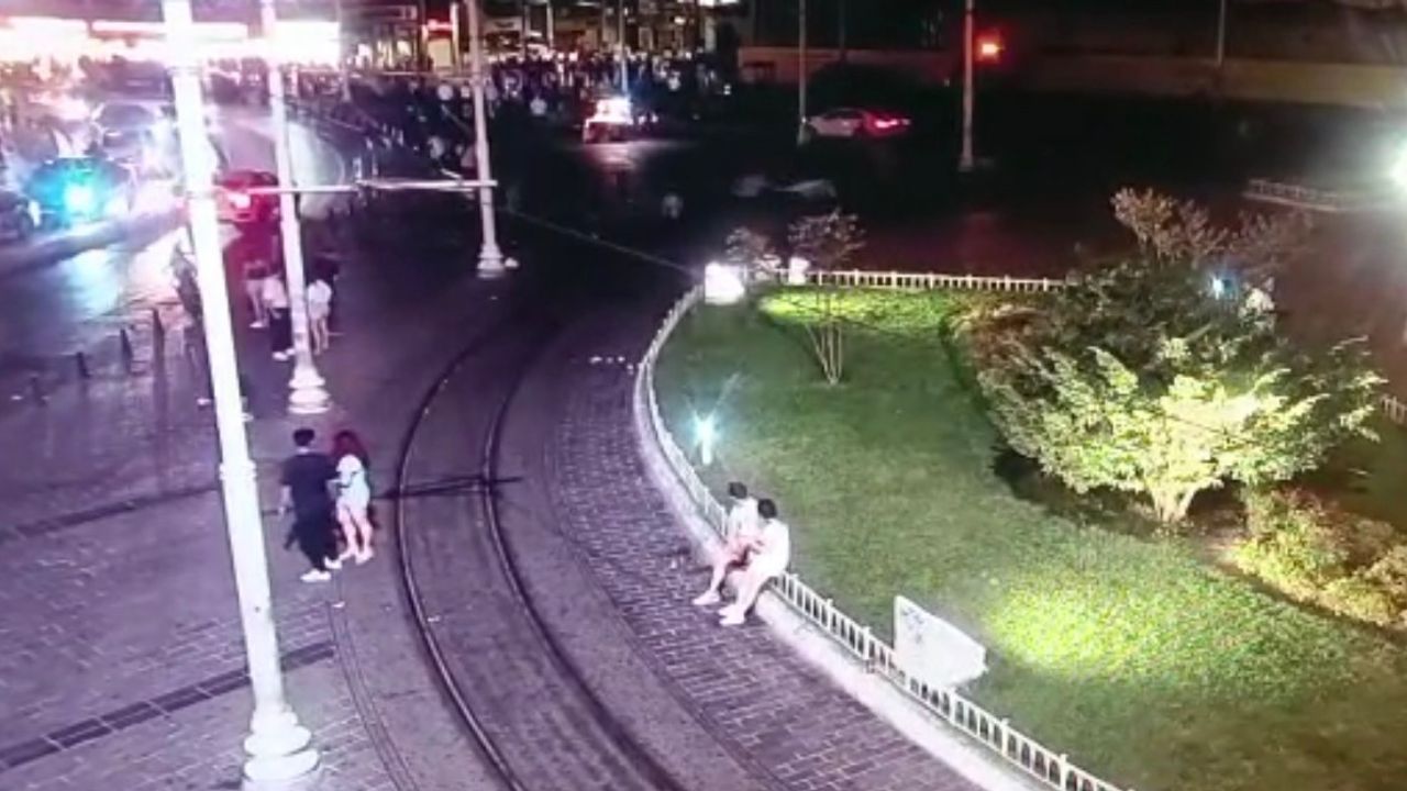 (Özel) Taksim’de gece kulübünde silahlı saldırı kamerada: Güven timleri suçüstü yakaladı