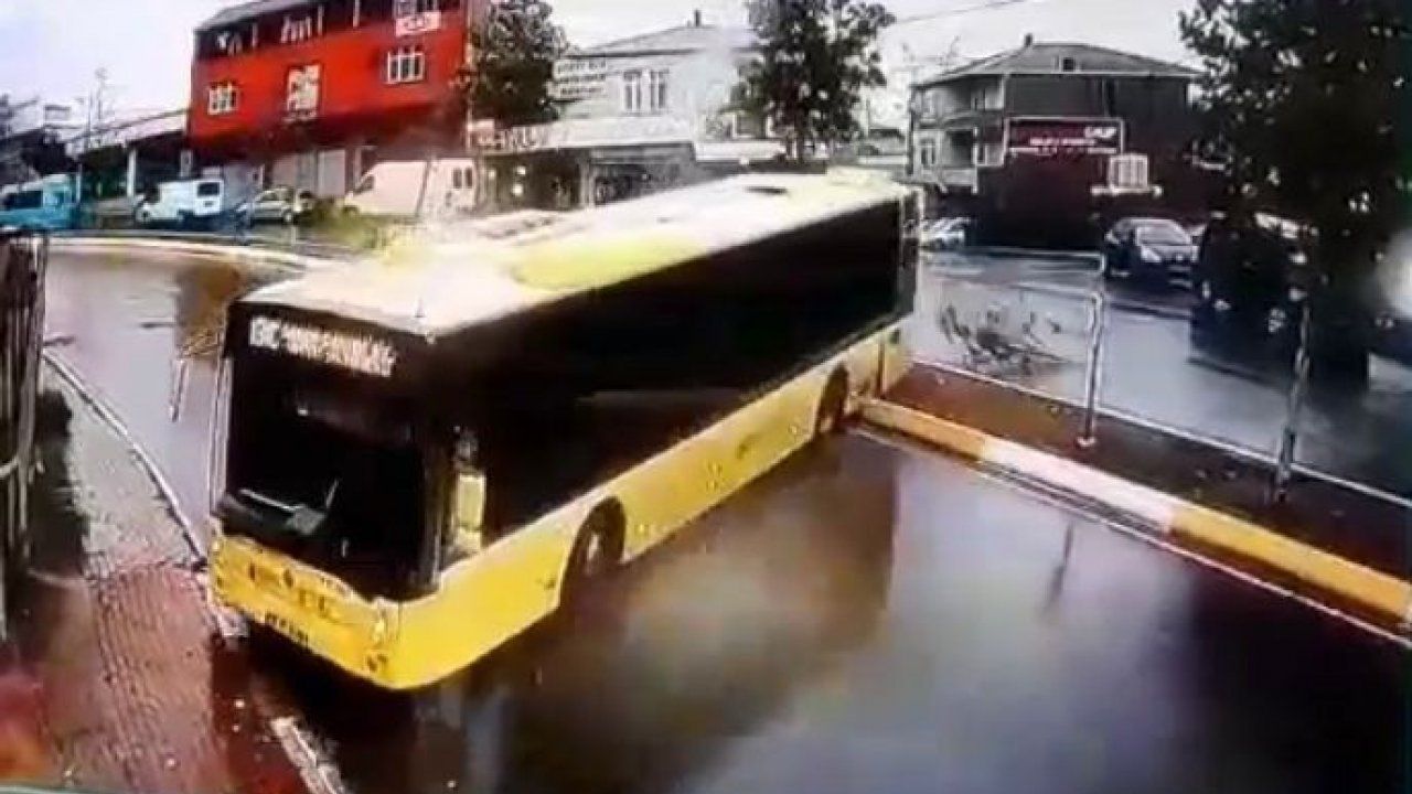 Sultanbeyli’de yolcu dolu İETT otobüsü kayarak kaldırıma çıktı