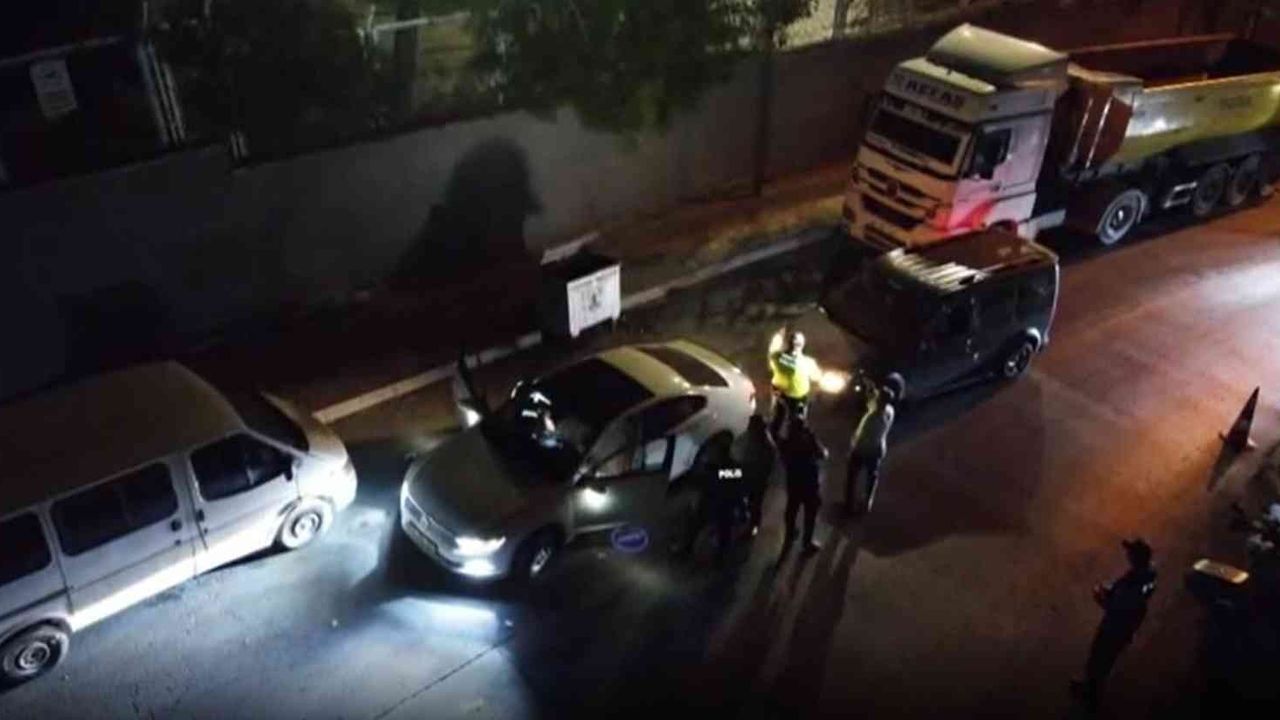 Gaziantep’te araçlar didik didik arandı, sürücüler sorgulandı