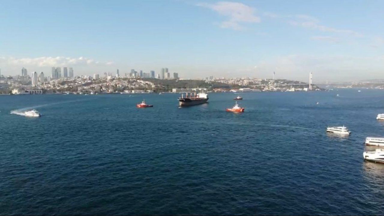 İstanbul Boğazı’nda arıza yapan kuru yük gemisi Ahırkapı’ya çekilmeye başlandı