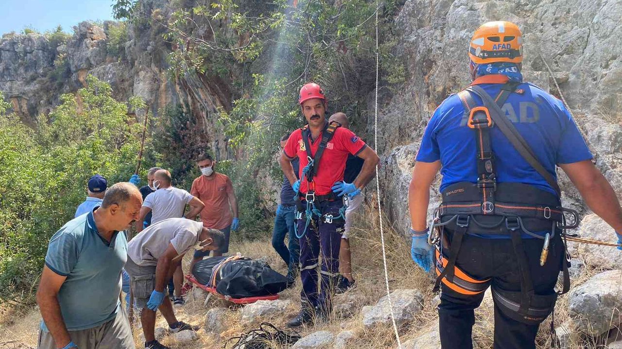 Mersin’de 70 metre uçurumdan düşen adam hayatını kaybetti