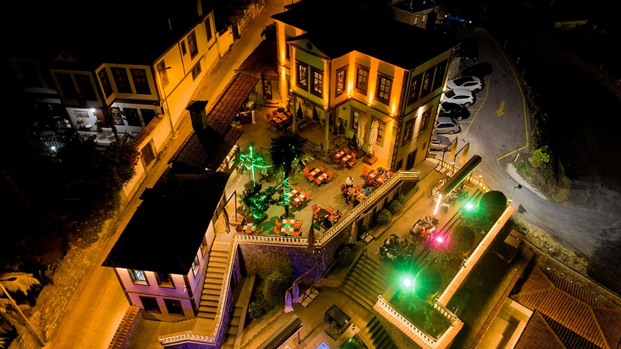 Trabzon Akçaabat'ta Ortamahalle’nin gündüzü ayrı gecesi ayrı güzel