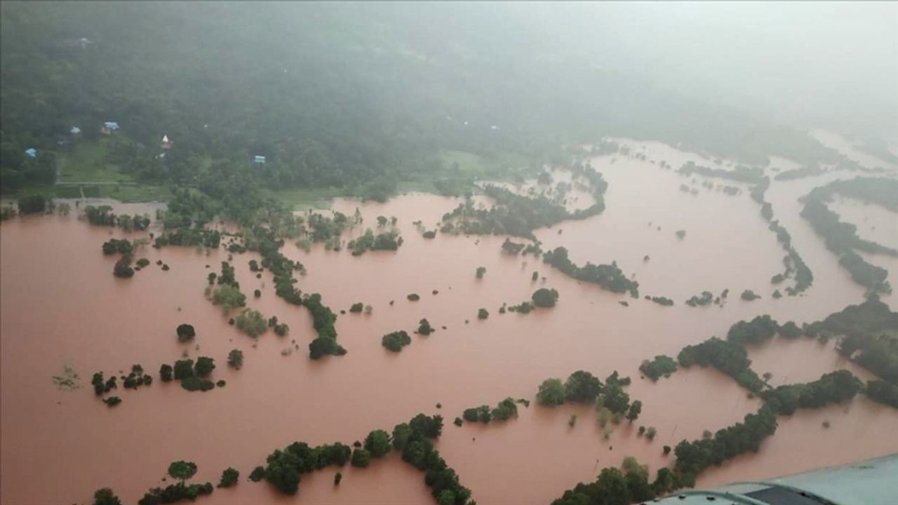 Şiddetli yağış vurdu: 36 ölü