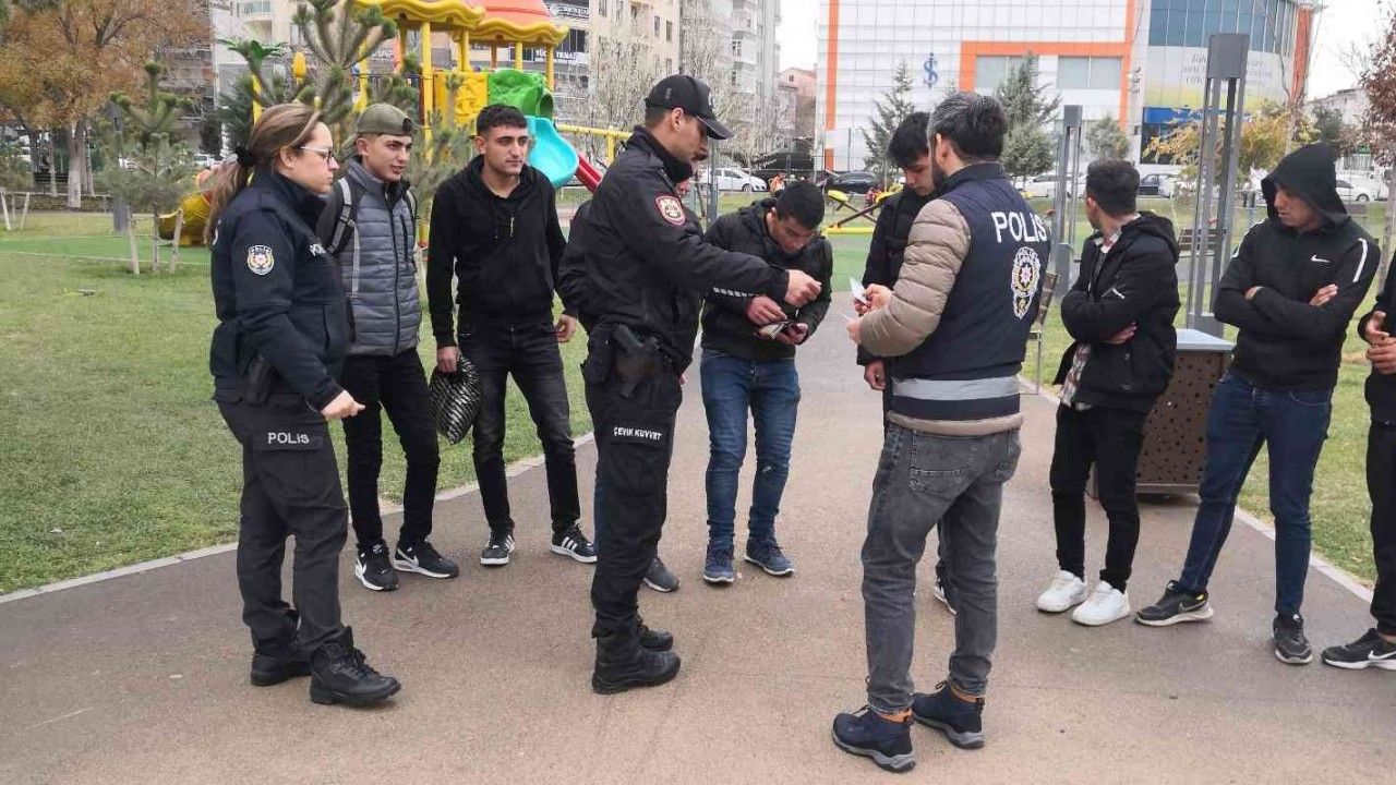 Aksaray’da 52 ekipten oluşan 224 polisle “Huzur 68” uygulaması