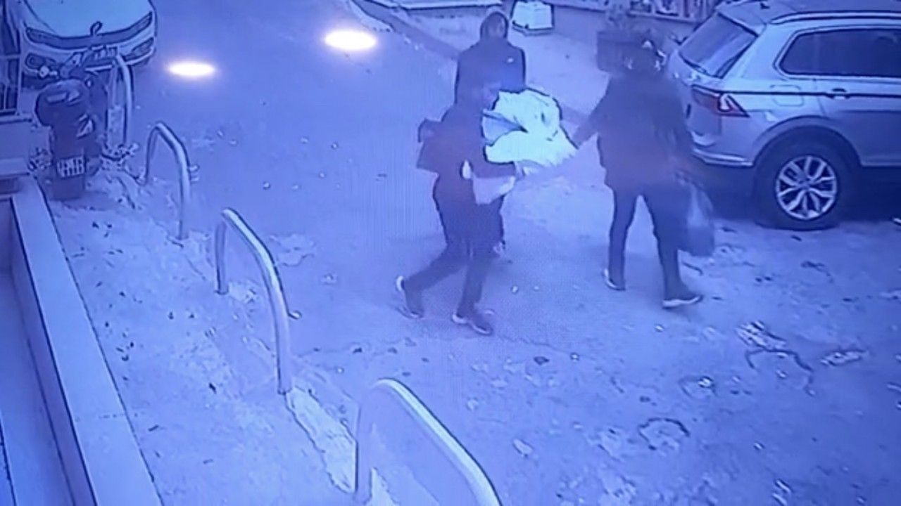 Beyoğlu'nda hırsızın çaldığı televizyonu 2. kattan aşağı attı - 61saat -  TRABZON HABER SAYFASI