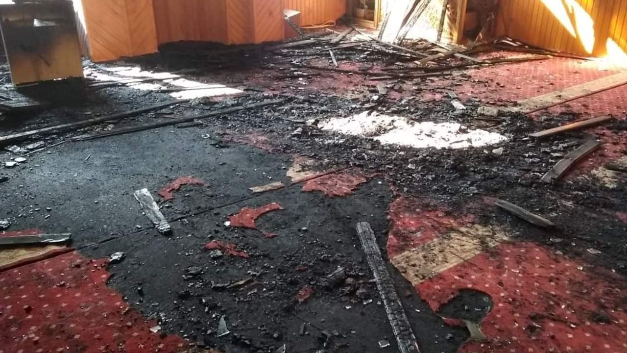 Camideki yangında Kur’an-ı Kerim yanmadı