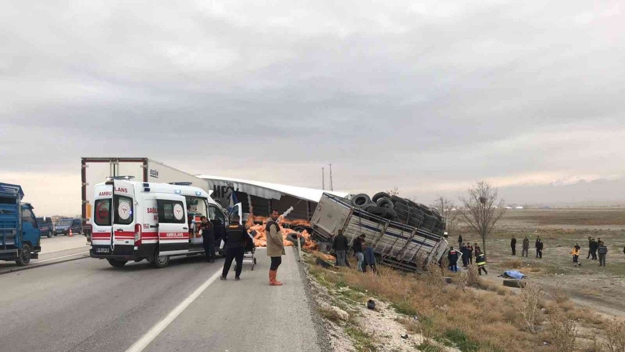 Konya’da tır ile kamyon kafa kafaya çarpıştı: 2 ölü, 1 yaralı