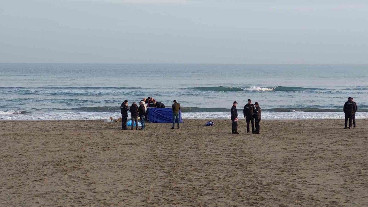 Polis memuru sahilde intihar etti