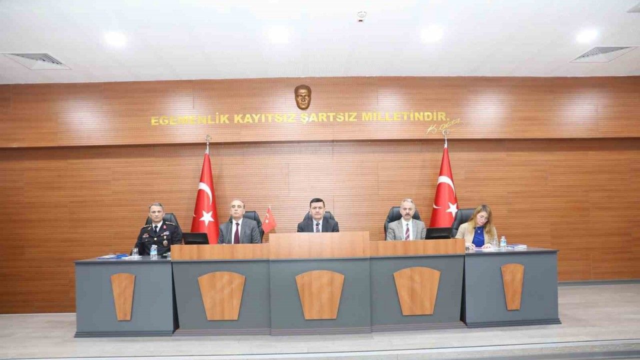 Burdur’da trafik tedbirleri ile genel emniyete ve asayişe ilişkin tedbirler toplantısı yapıldı