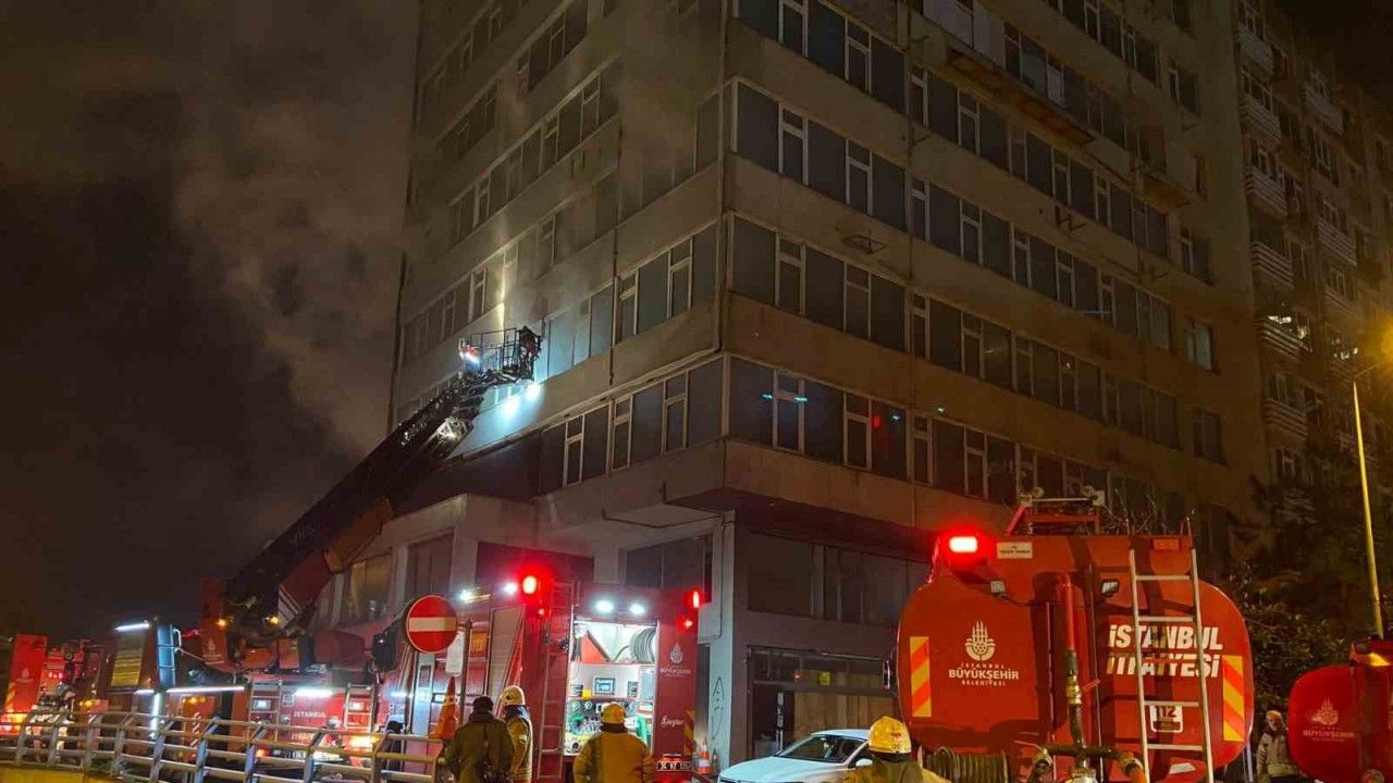 Şişli’de 8 katlı boş binanın 2’nci katı alev alev yandı