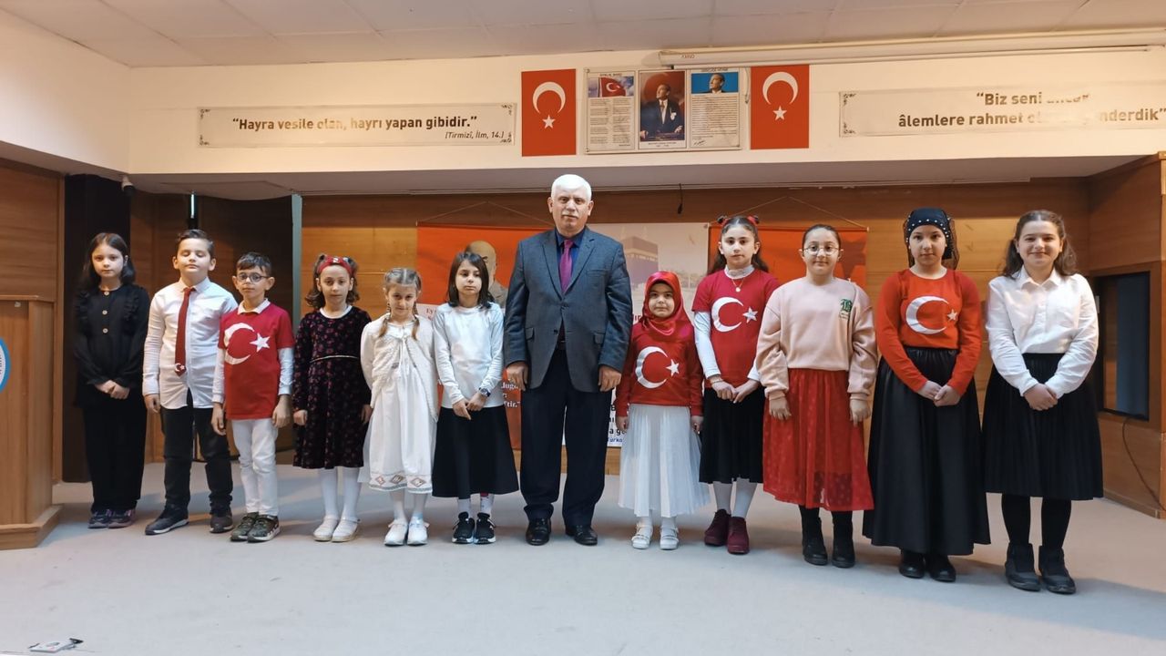 Trabzon'da İstiklal Marşı'nı güzel okuma yarışması düzenlendi